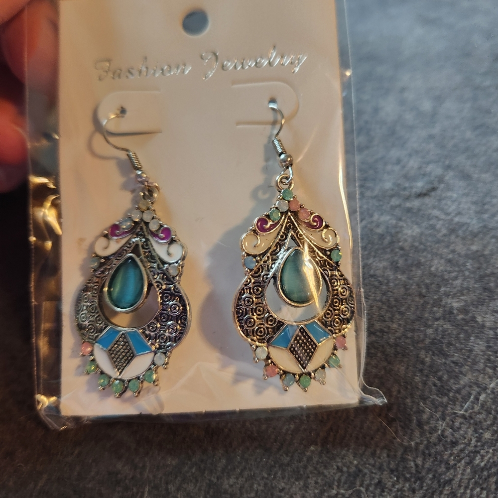 Woman's Beautiful Fashion Dangle Earrings